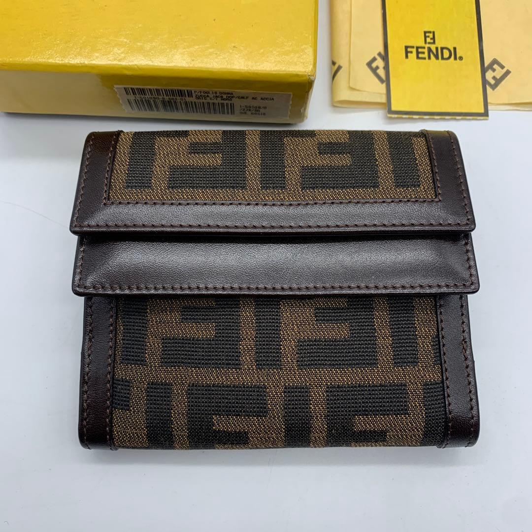 ☆新品未使用☆FENDI☆フェンディ☆二つ折り財布