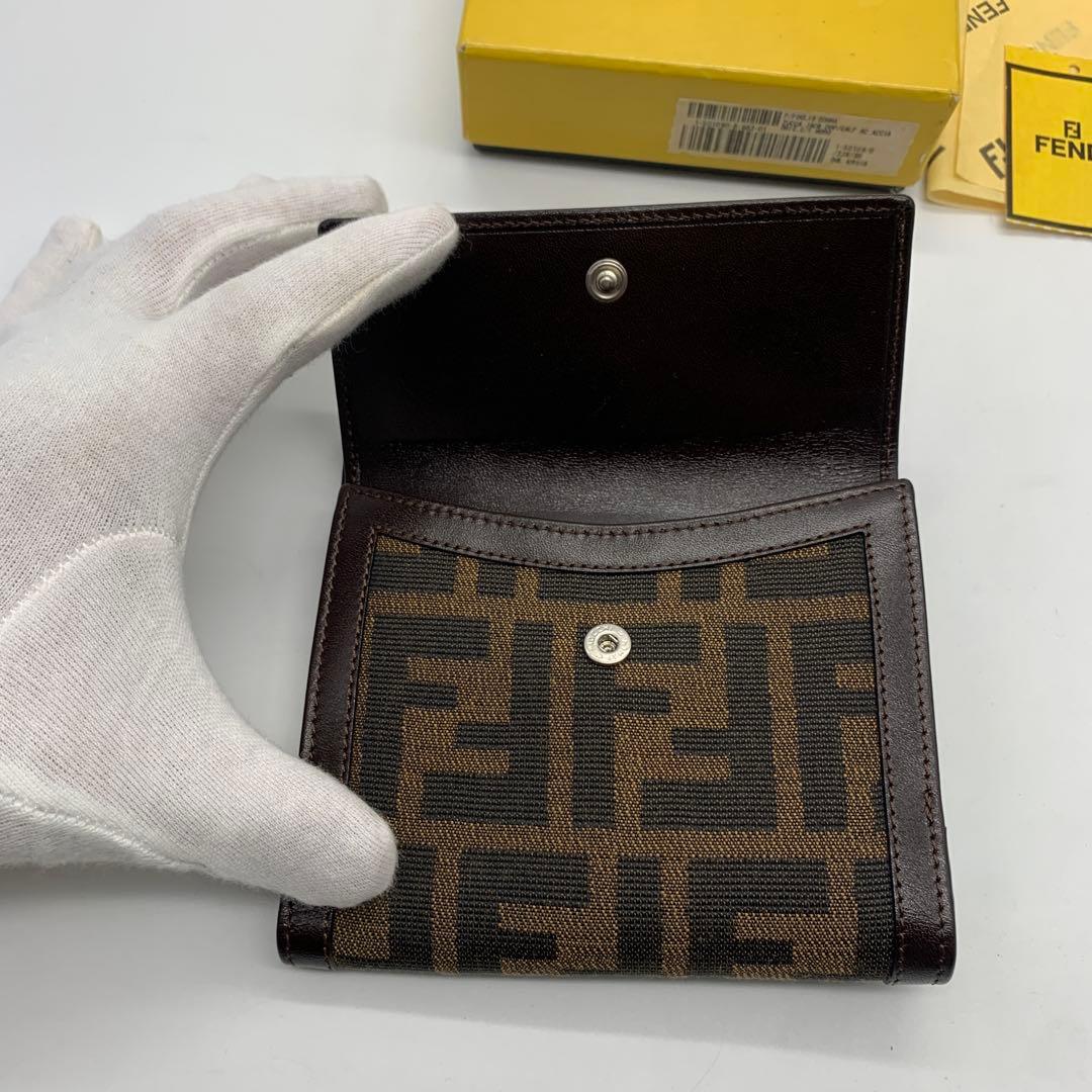 ☆新品未使用☆FENDI☆フェンディ☆二つ折り財布