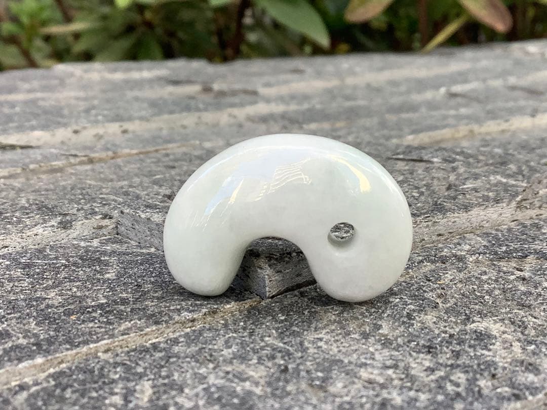 ✳安価卸し値段　幸運引き寄せる糸魚川翡翠勾玉　本物を１個お持ちください　鑑別書付