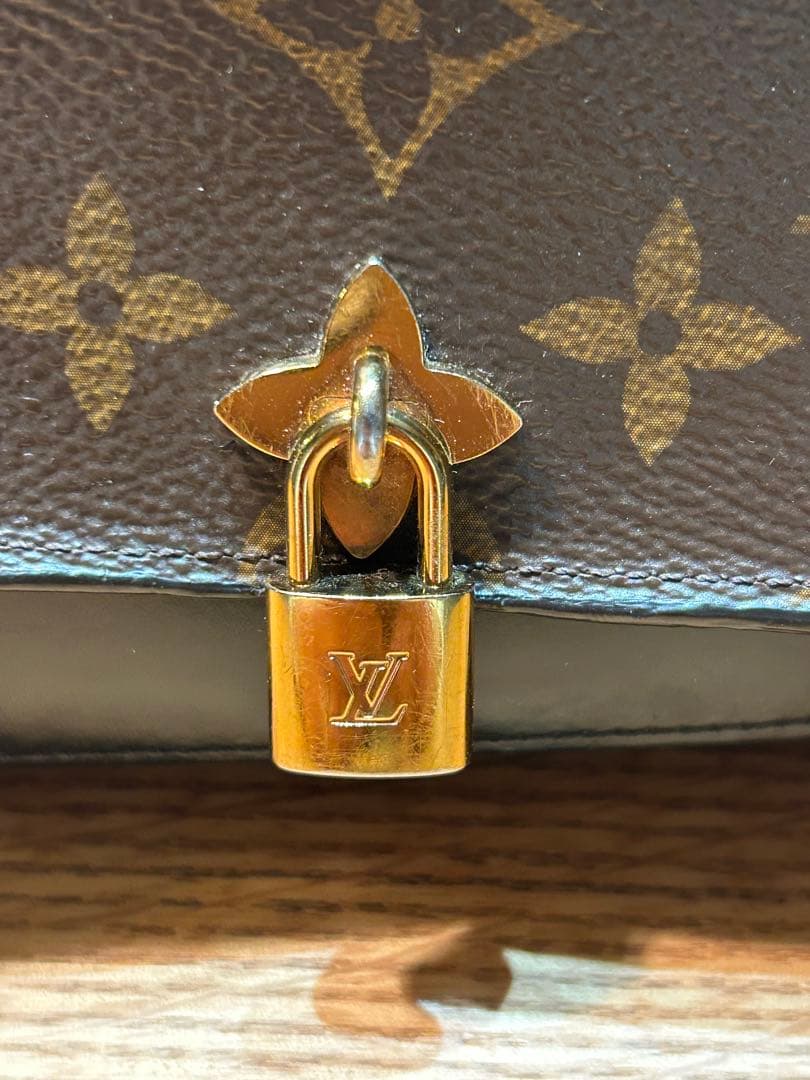 【1/3日まで】LOUIS VUITTON モノグラム 二つ折り財布