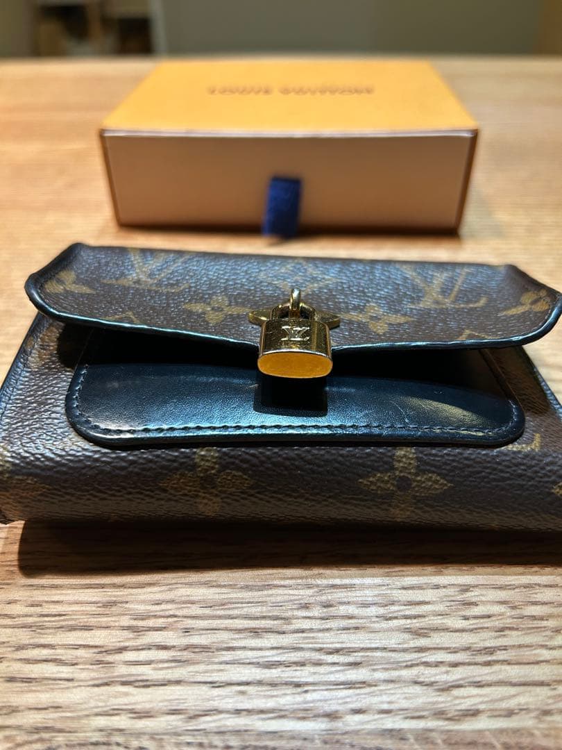 【1/3日まで】LOUIS VUITTON モノグラム 二つ折り財布