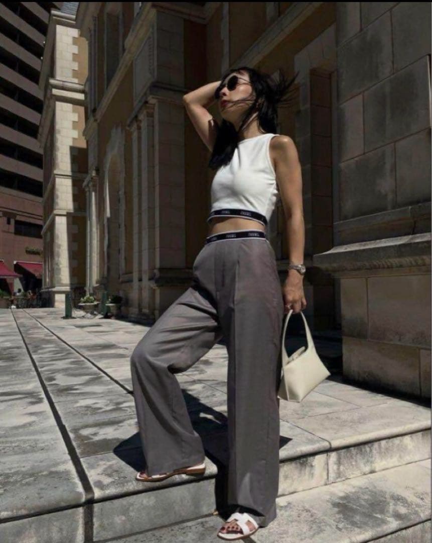 【新品】ameri vintageロゴ タンクトップ　黒　ロゴテープ