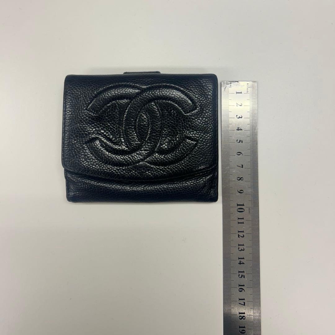 CHANEL シャネル 黒 キャビアスキン 折り財布 ロゴ入り レディース