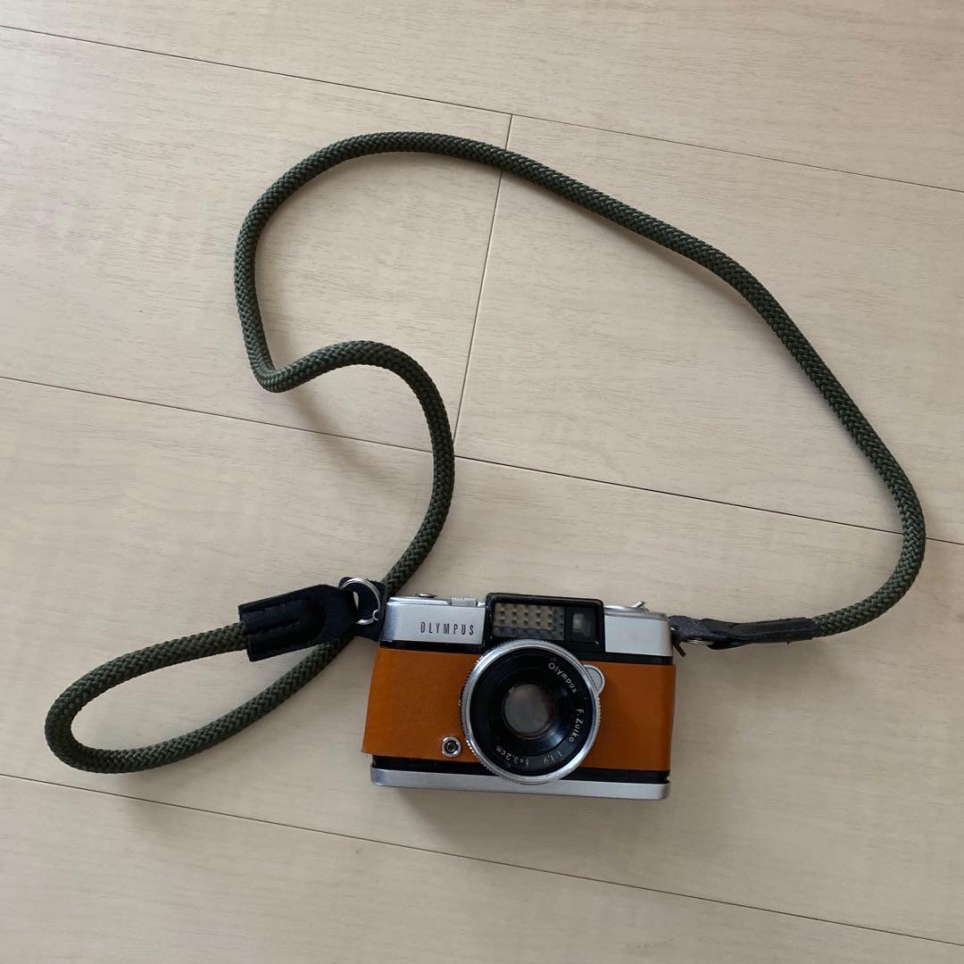OLYMPUS コンパクトフィルムカメラ E.Zuikoレンズ　ストラップ付き