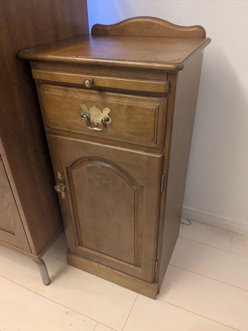 クラシック木製キャビネット 引き出し付き