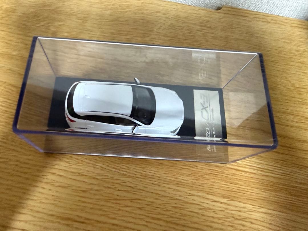 ミニカー1/43　マツダ　CX-3 ディーラー ふモデルカー カラーサンプル 白