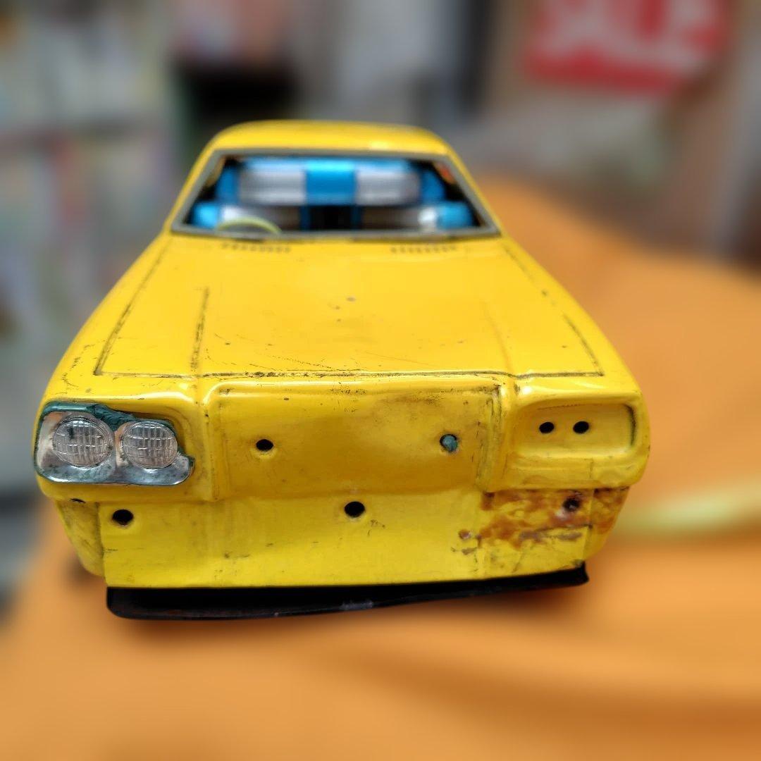 黄色のブリキ大型ミニカーmazda