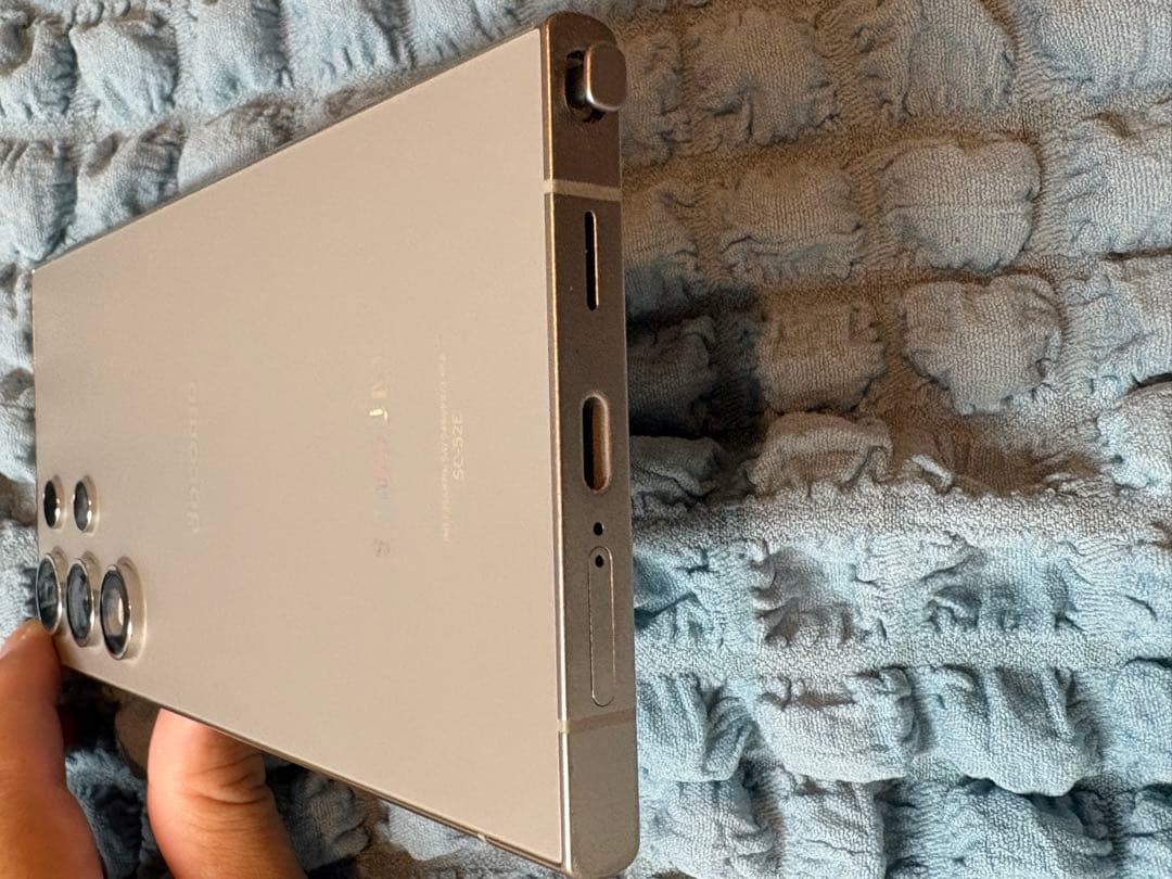 docomo版Samsung Galaxy S24 Ultra 本体