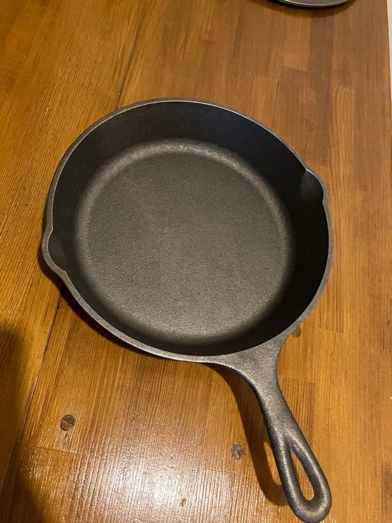 未使用・錆あり/ LODGEのダッチオーブンとスキレット（蓋付）のセット