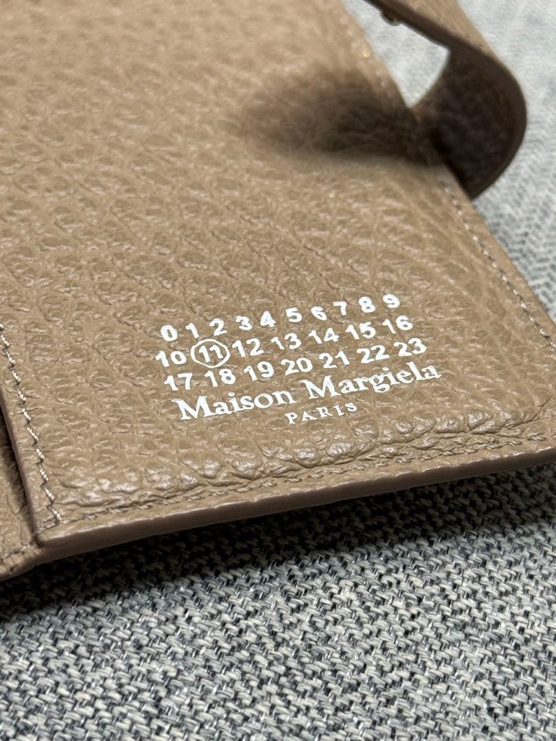 メゾンマルジェラ 4ステッチ ミニウォレット ケース ベージュ