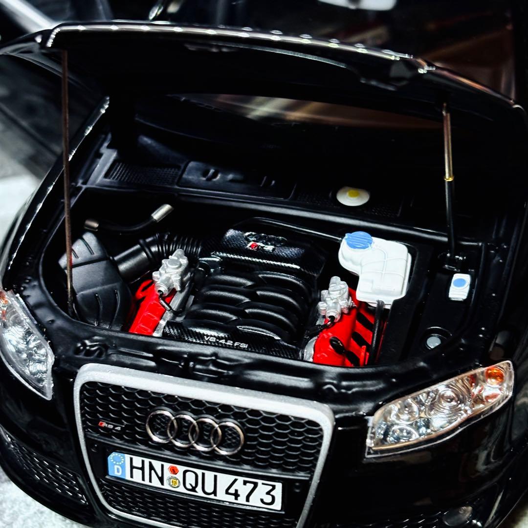 ディーラー特注 1/18 ミニチャンプス アウディ RS4 (B7)