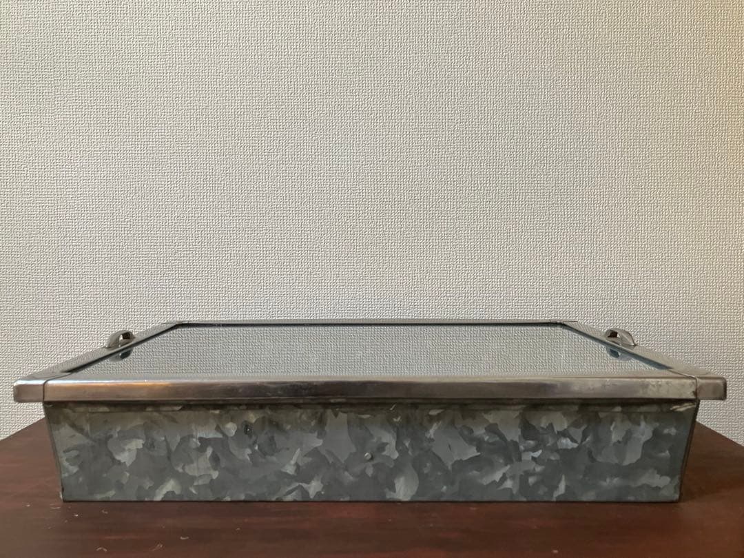 昭和レトロ　ブリキ製ガラス蓋ケース　ブリキ製ショーケース（1枚扉、取り外し可能）