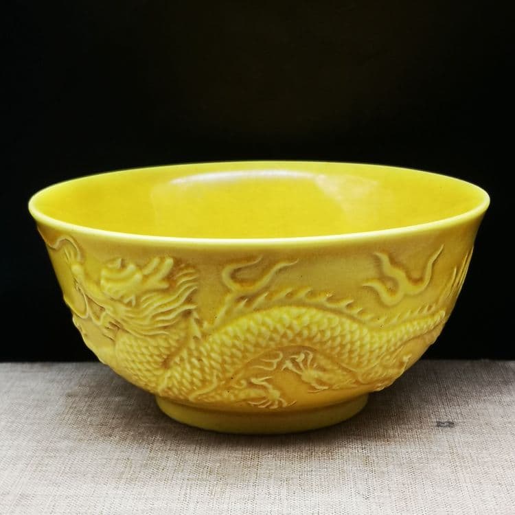 明弘治黄釉彫龍鳳呈祥紋茶碗 景徳鎮 陶磁器 装飾品 工芸品 美術品 置物