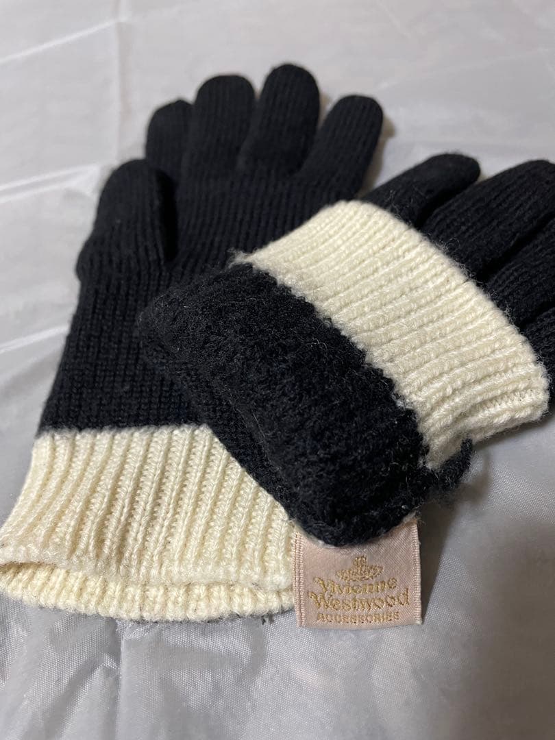 【希少】３点セット ヴィヴィアンウエストウッド　ニット帽・マフラー（新品）・手袋