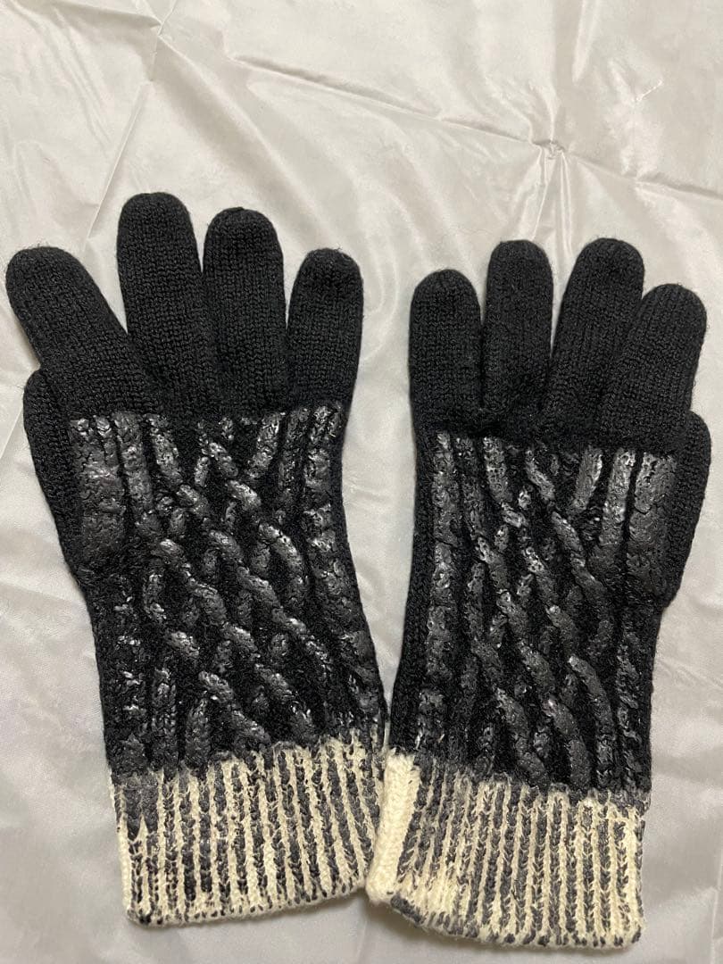 【希少】３点セット ヴィヴィアンウエストウッド　ニット帽・マフラー（新品）・手袋