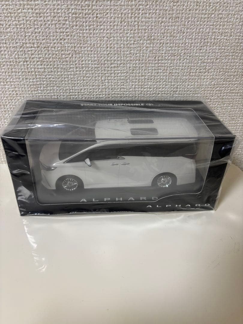 TOYOTA 40ALPHARD ホワイトミニカー1/30ダイキャスト