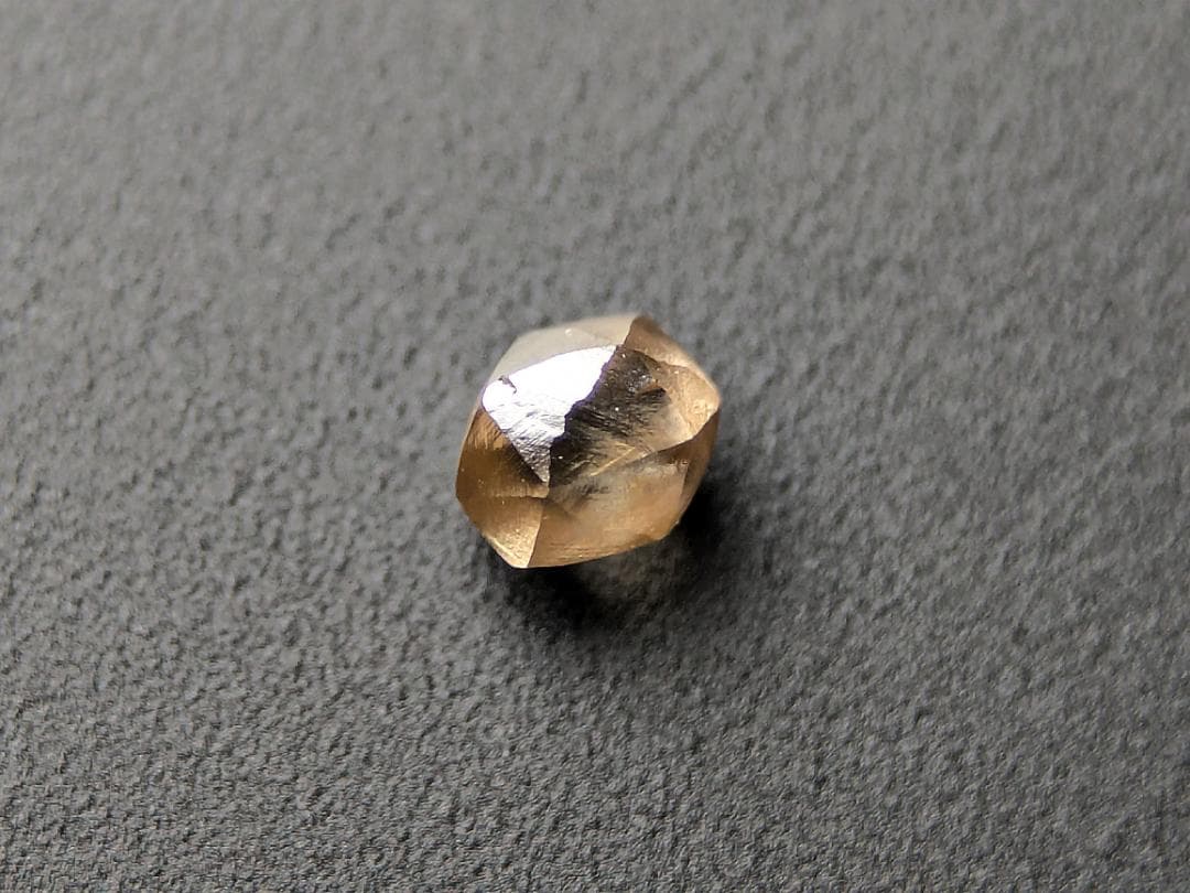 蛍光ダイヤモンド原石４色セット　計0.411カラット　ボツワナ産