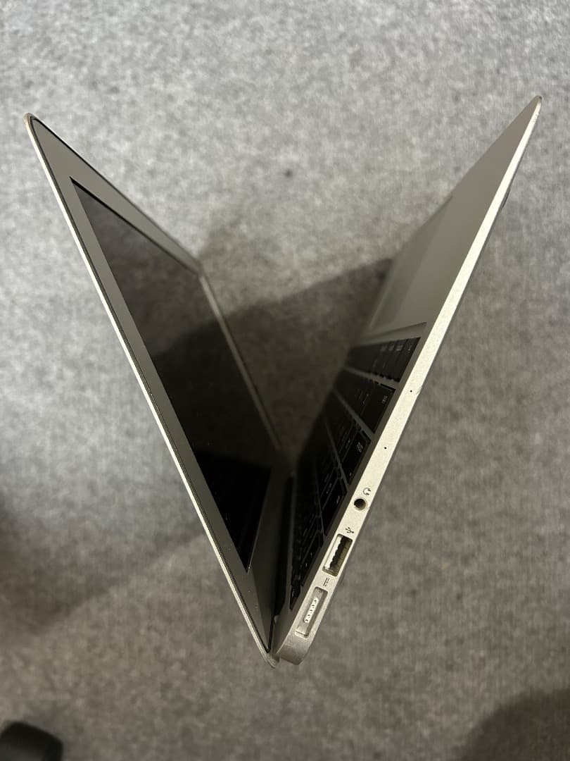 MacBook Air 2014 8Gb 256GbSSD 11インチ USキー