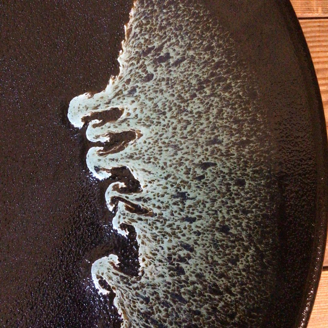 No4110 黒釉二彩大皿　陶印有　直径45.5cm 飾皿　陶磁器　送料無料