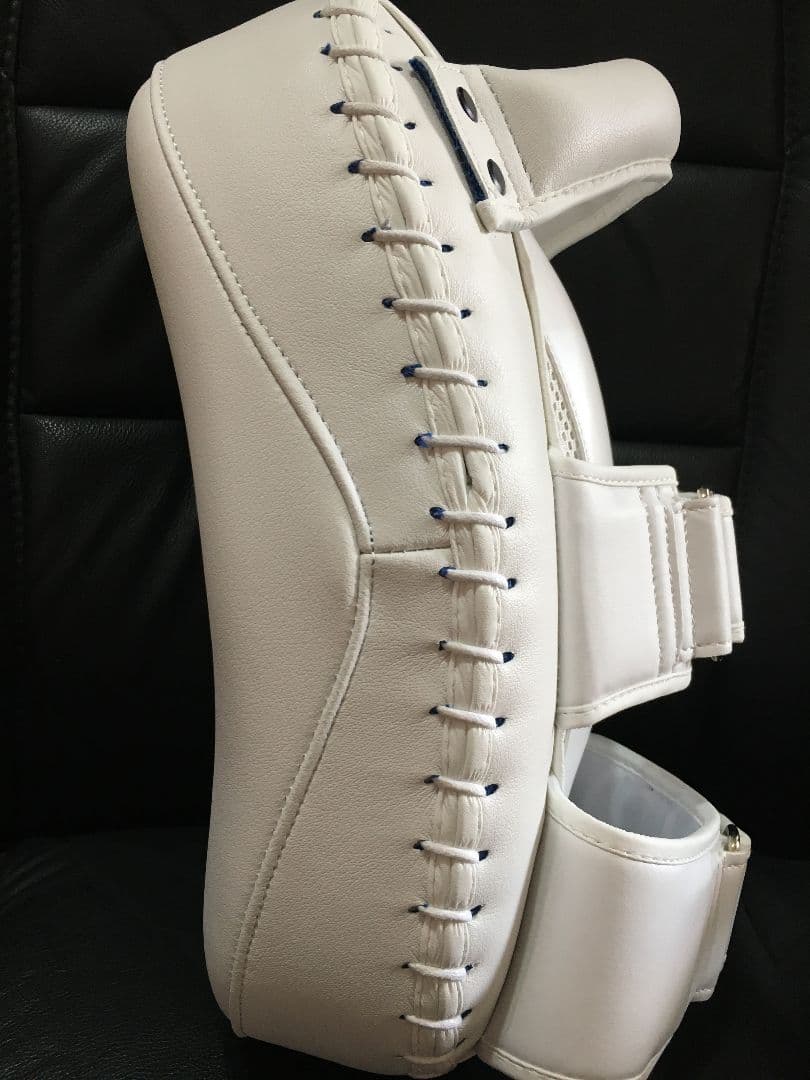 新品ボクシング　キックミット　持ちやすく蹴りやすい、打ちやすい