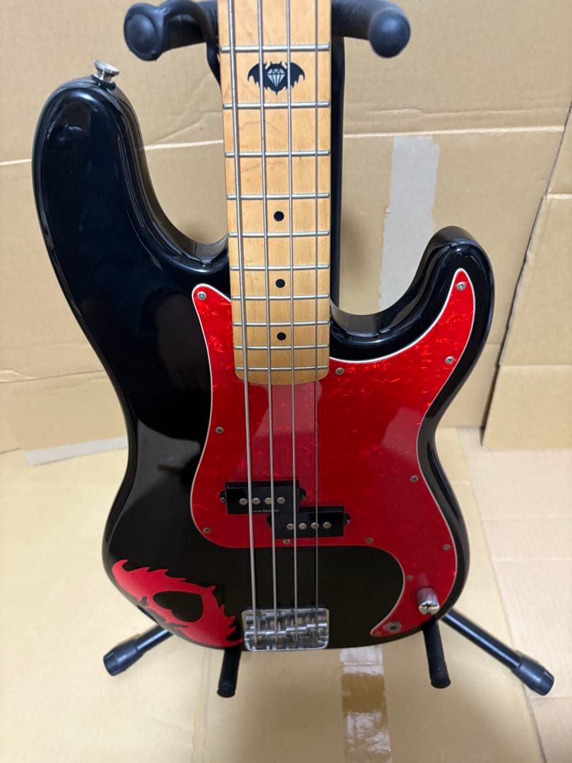ベース Squier Pete Wentz Precision Bass