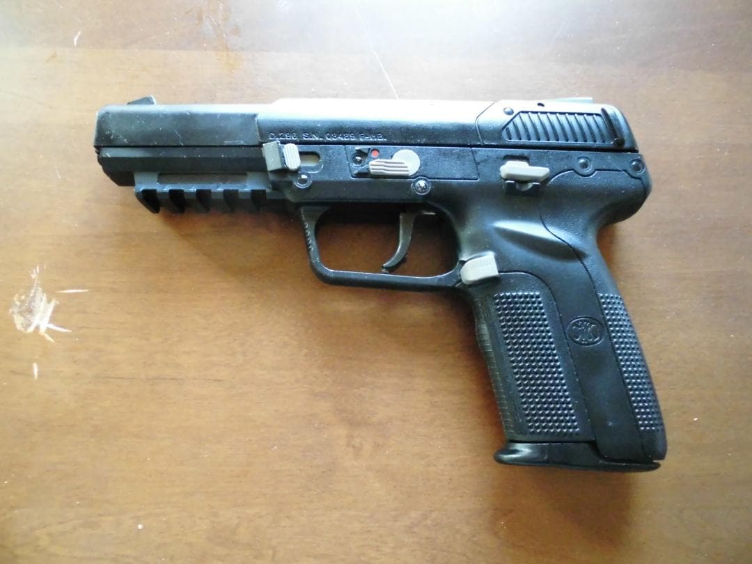 東京マルイ　FN5-7 ファイブセブン　ガスブロプラスチック製