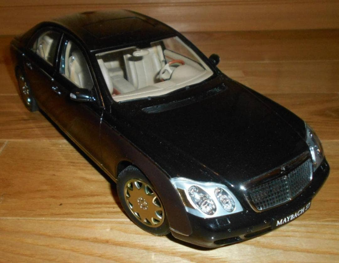 オートアート　1/18　マイバッハ　５７　本体のみ