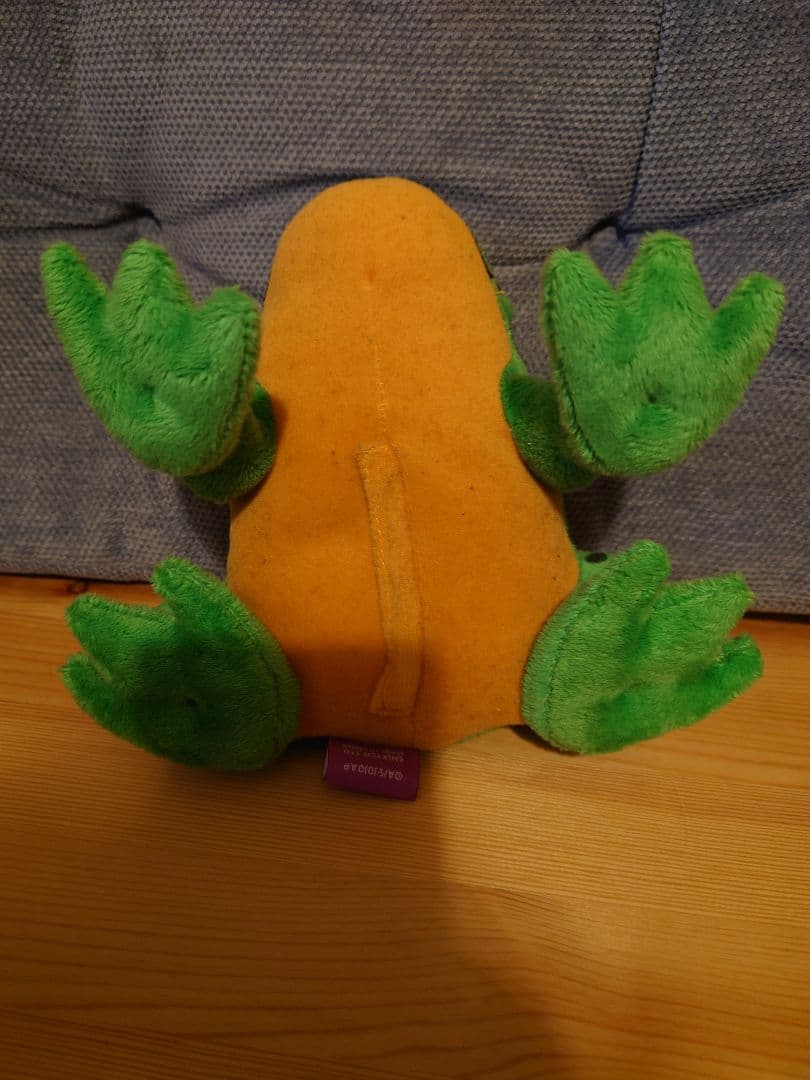 ジョジョの奇妙な冒険　拳で押すと「メメタァ」と音が出る　カエルのぬいぐるみ