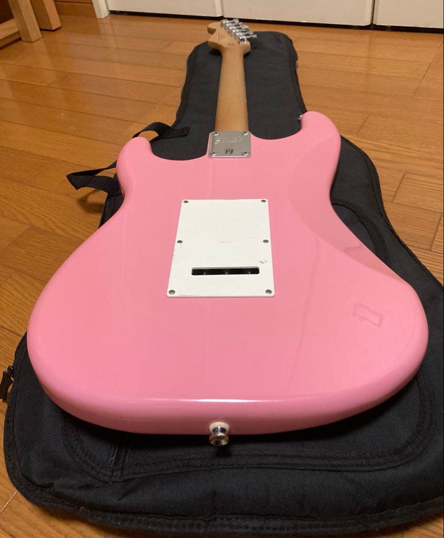 Squier Stratocaster ギター ピンク ホワイト バンド 初心者