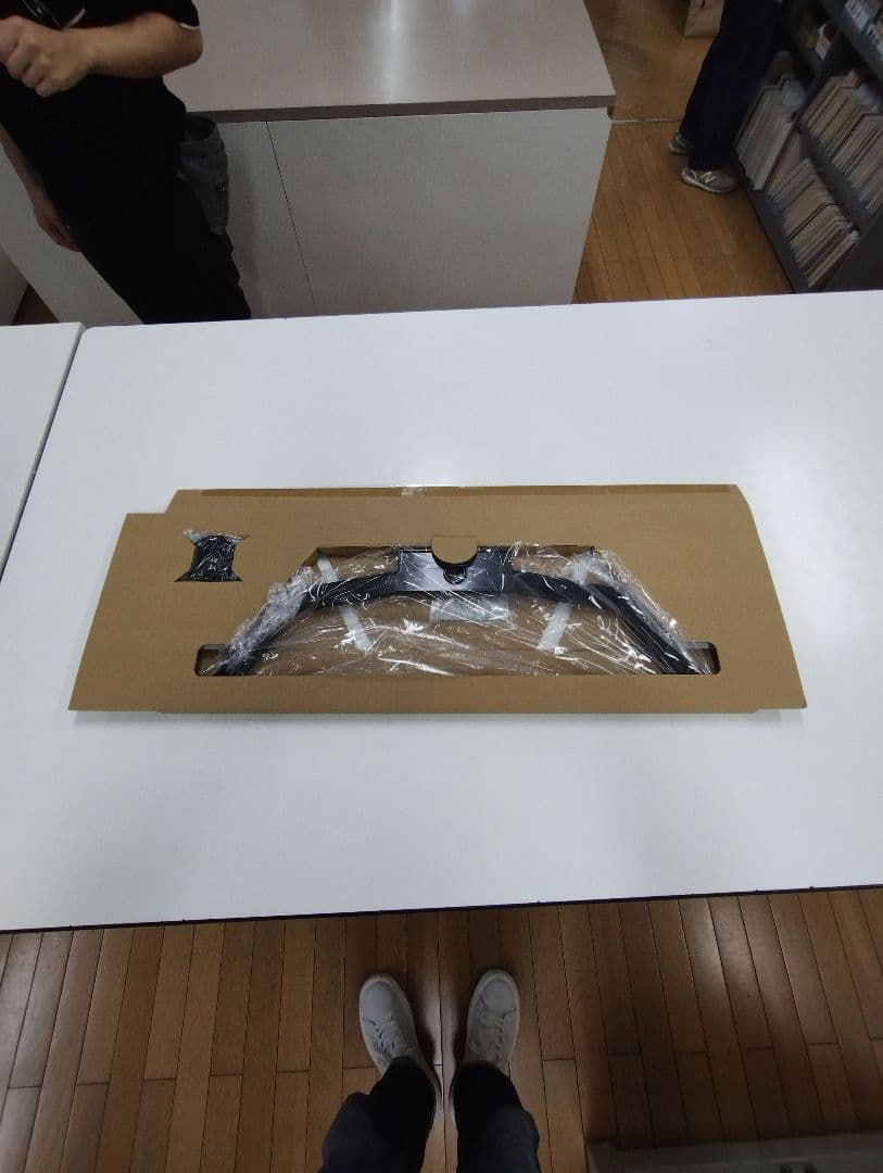 ユニフォームケース（Lサイズ）／両面通常アクリル／前開き式／ビターフレーム