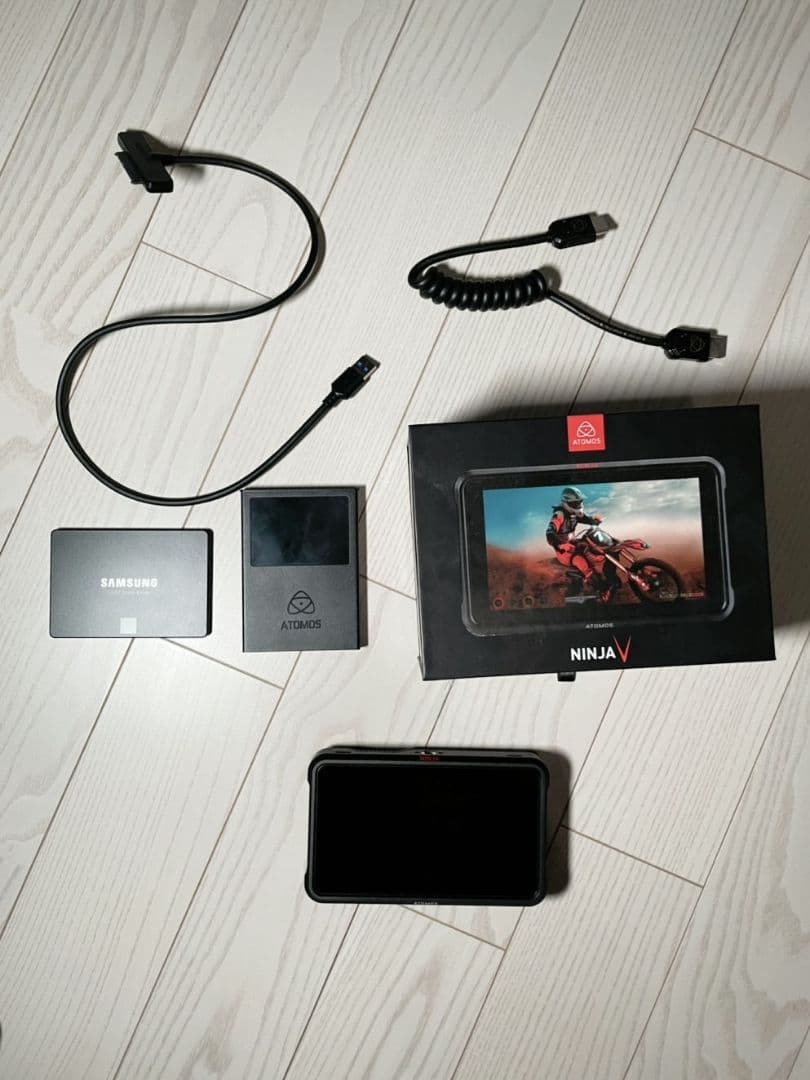 【ATOMOS】Ninja V モニターセット_SSD、専用HDMIケーブル付き