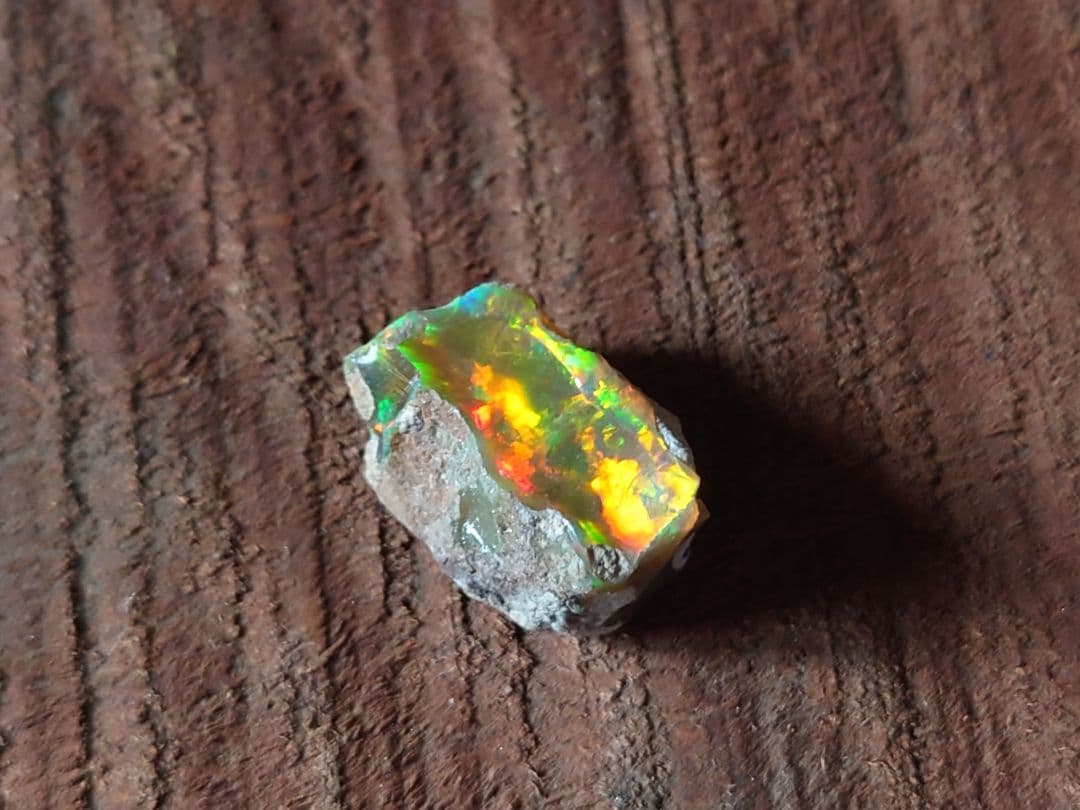 エチオピアウェロ産　オパール　ジュエリーグレード　 原石 鉱物標本