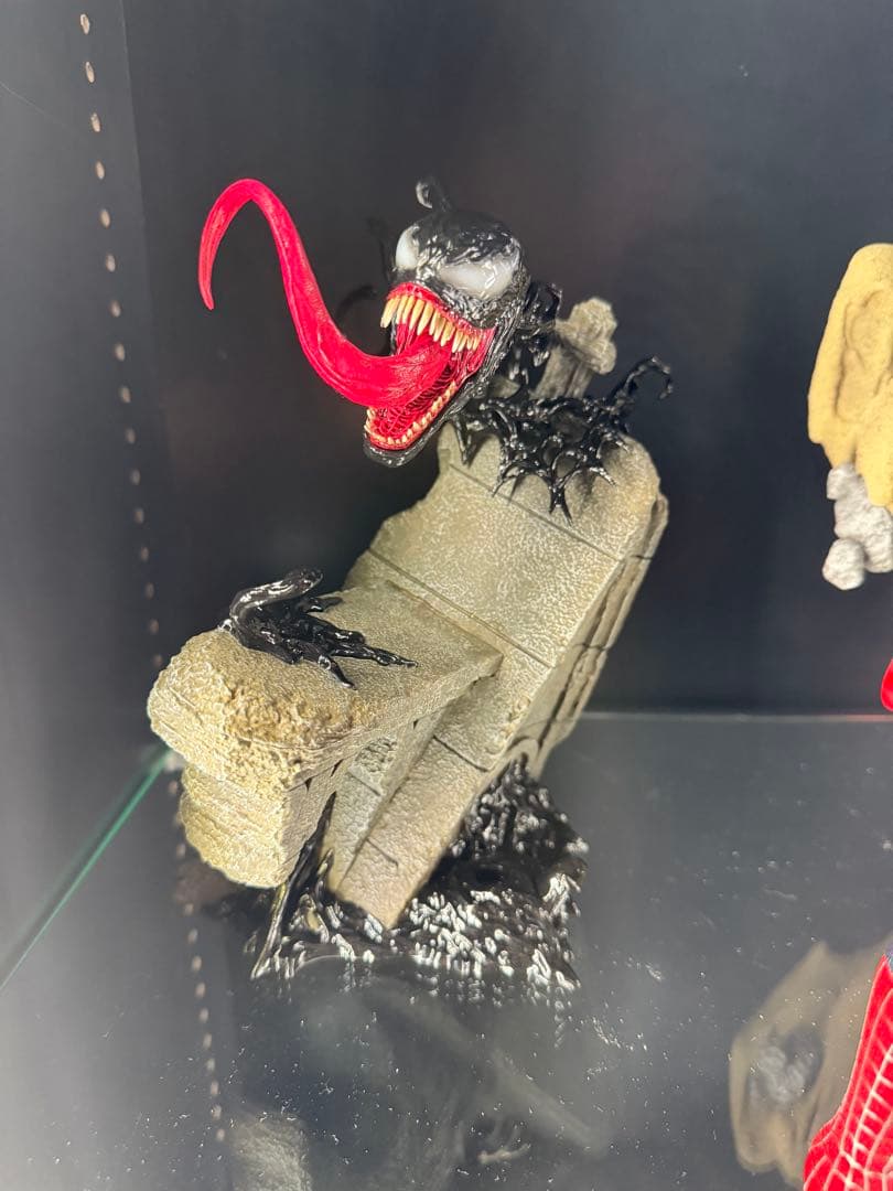 ホットトイズスパイダーマン カスタムフィギュアセット(台座、シンビオート付き)