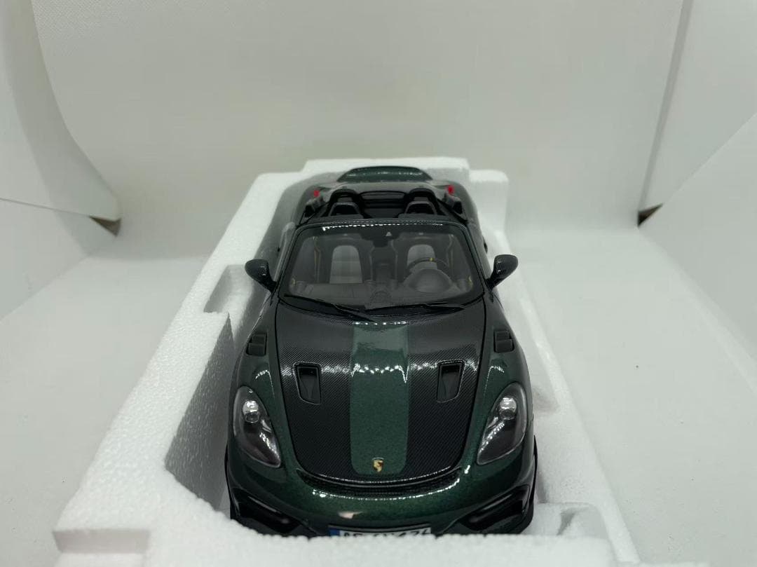 304-046 ノレブ 1/18 ポルシェ スパイダー 718