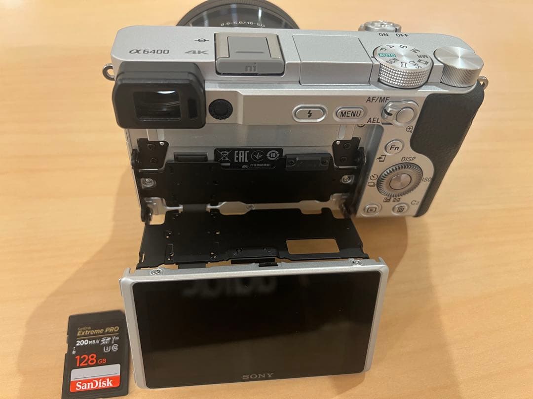 SONYα6400シルバーボディ+16-50mmレンズキット美品➕メモリーカード