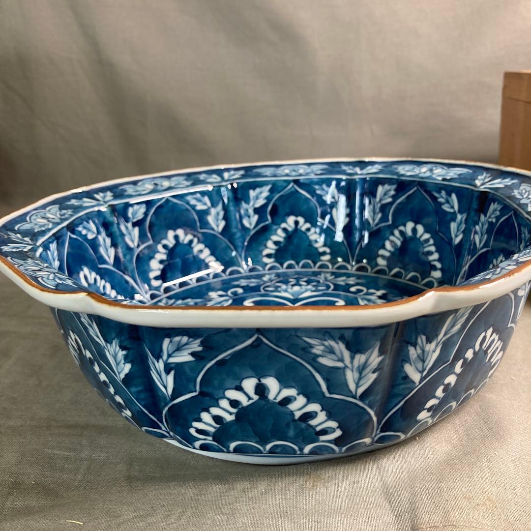 【源右衛門】古伊万里の伝統　日本の名窯　舘林源右衛門作　染濃双鳥文　花形大深鉢