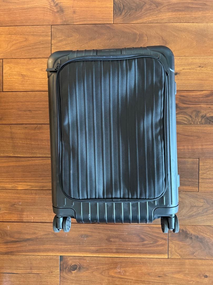 使用1度のみRIMOWA ESSENTIAL SLEEVE Cabin