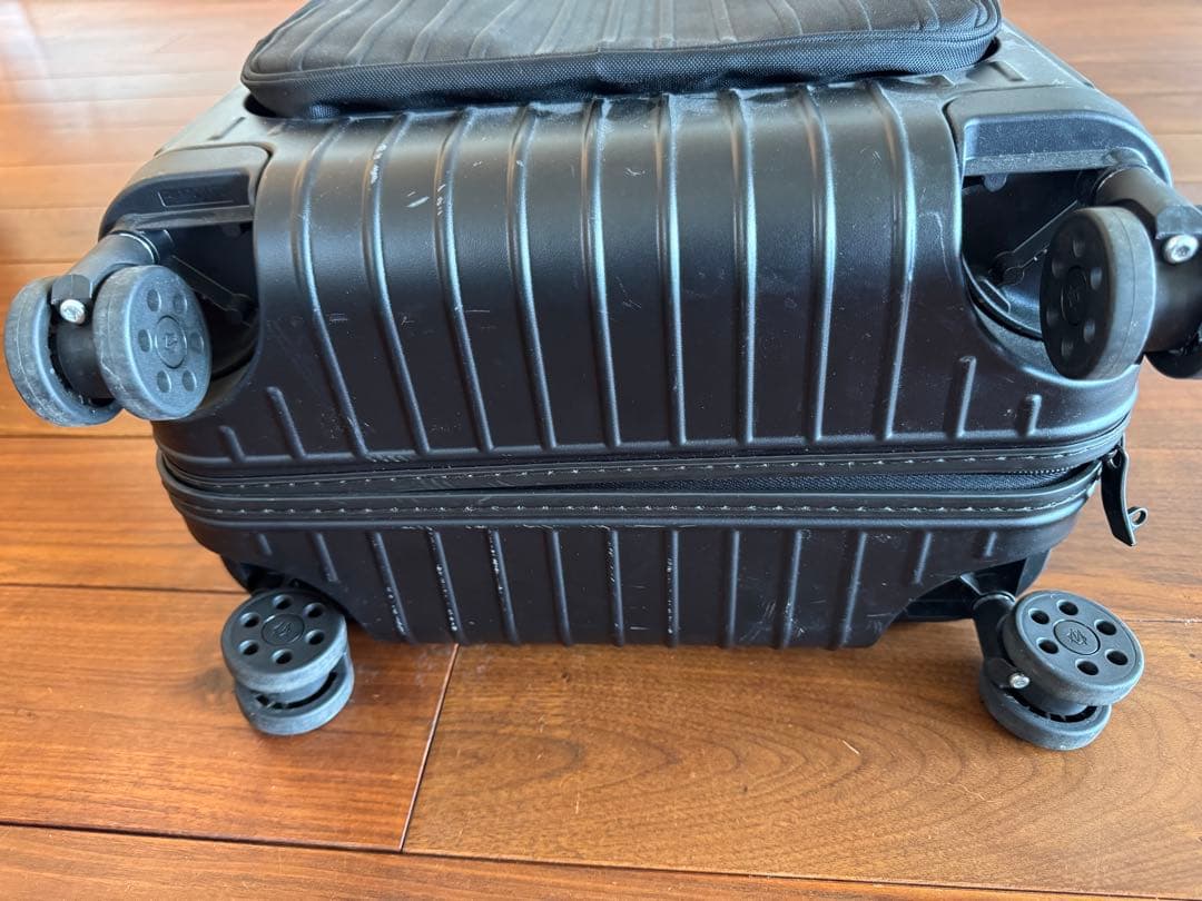 使用1度のみRIMOWA ESSENTIAL SLEEVE Cabin