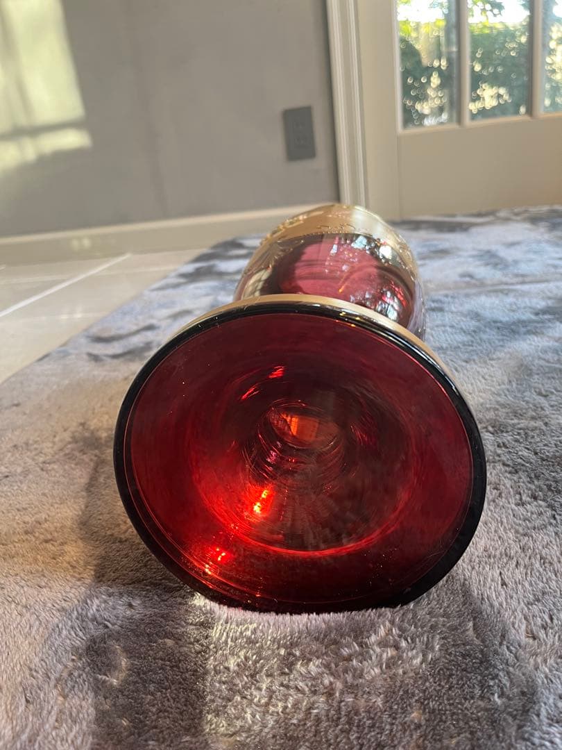 ベネチアグラス　金色と赤色の花瓶　 高さ40cm 幅20cm 奥行20cm