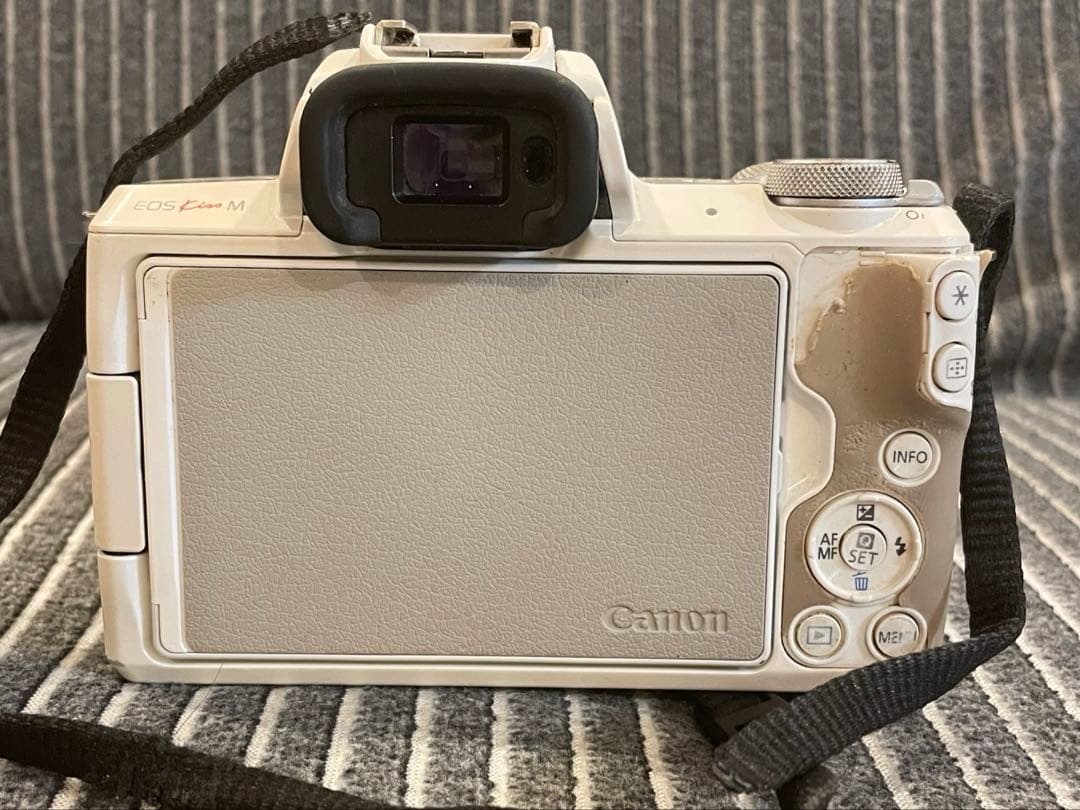 Canon EOS Kiss M ボディ&標準ズームレンズ