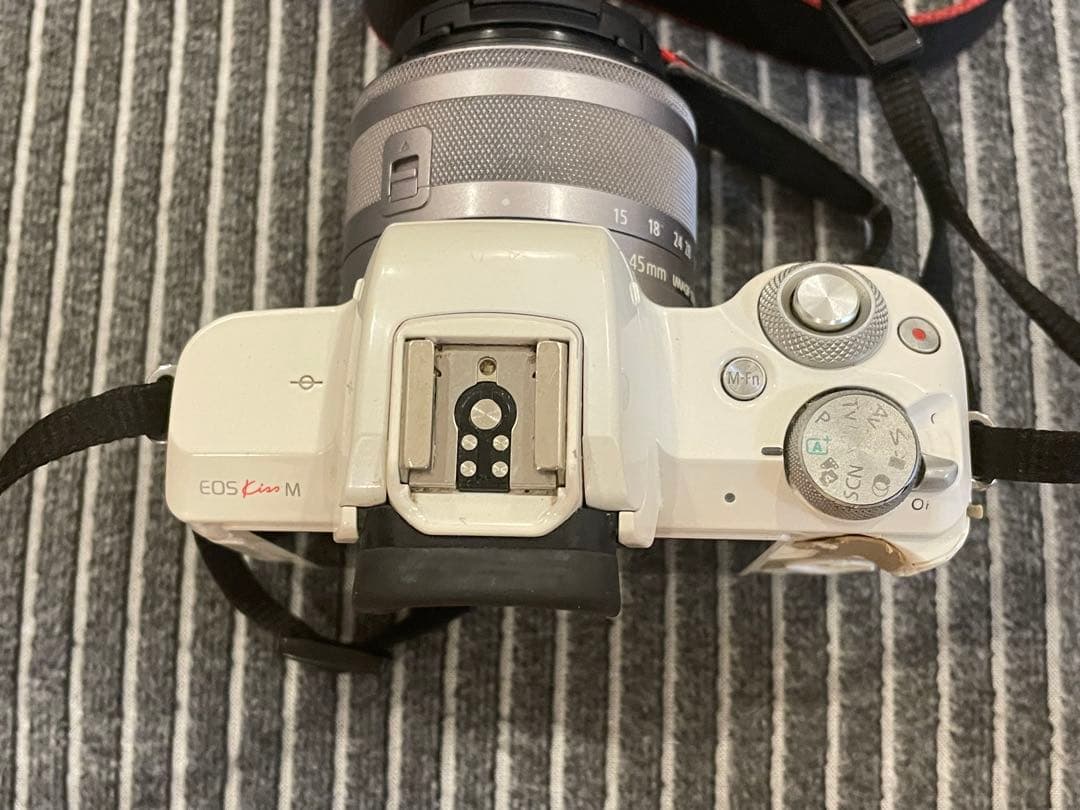 Canon EOS Kiss M ボディ&標準ズームレンズ