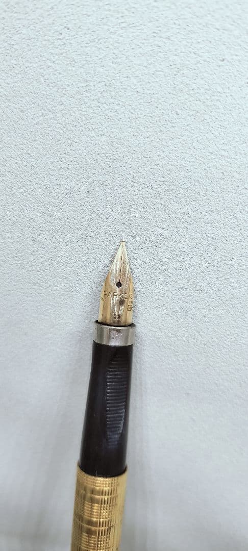 Parker　金色・銀色 ストライプ模様 万年筆