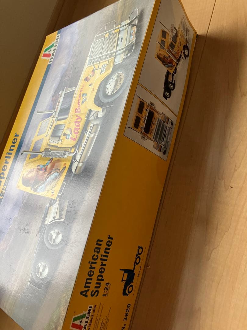 イタレリ 1/24 アメリカン スーパーライナー トラクターヘッド プラモデル