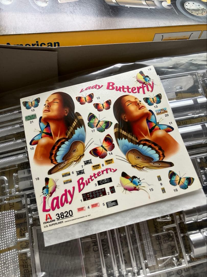 イタレリ 1/24 アメリカン スーパーライナー トラクターヘッド プラモデル