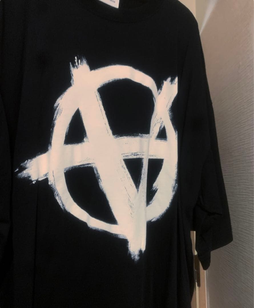 VETEMENTS ヴェトモンTシャツ
