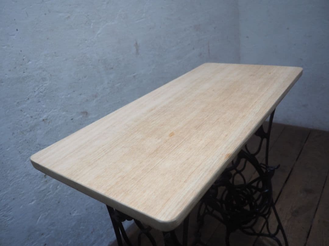 1225 ラワンの一枚天板　網目のシンガーミシンテーブル　レトロ　ビンテージ