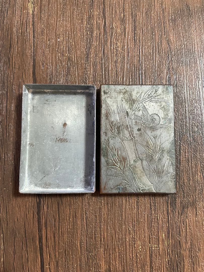 アンティーク 金属製 小箱　竹と鳥の彫刻入り　昭和レトロ　古道具
