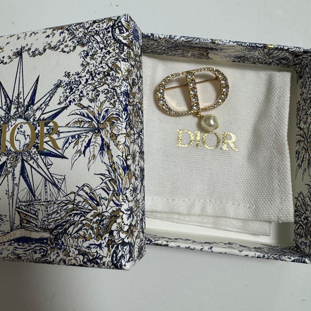 (*^_^*)】美品＊Dior クリスタル付きロゴブローチ