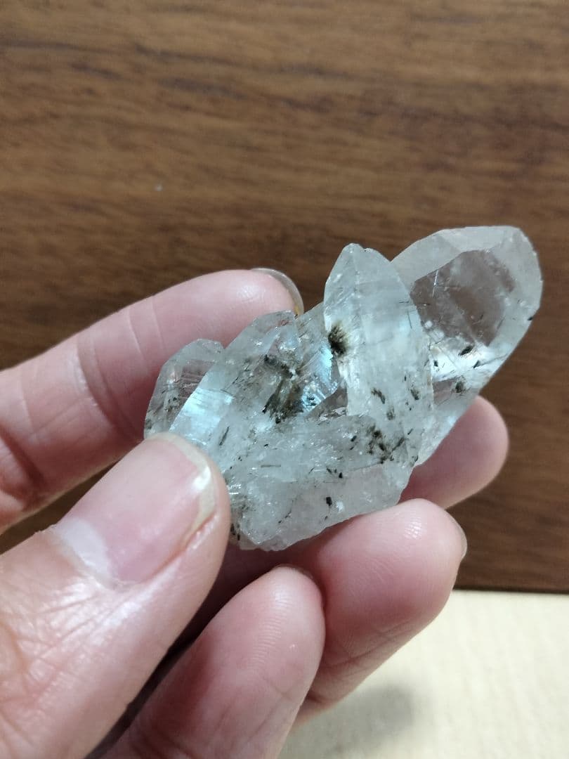 国産鉱物　山梨県　水晶クラスター　塩山竹森山　天然水晶　　トルマリン入り水晶99