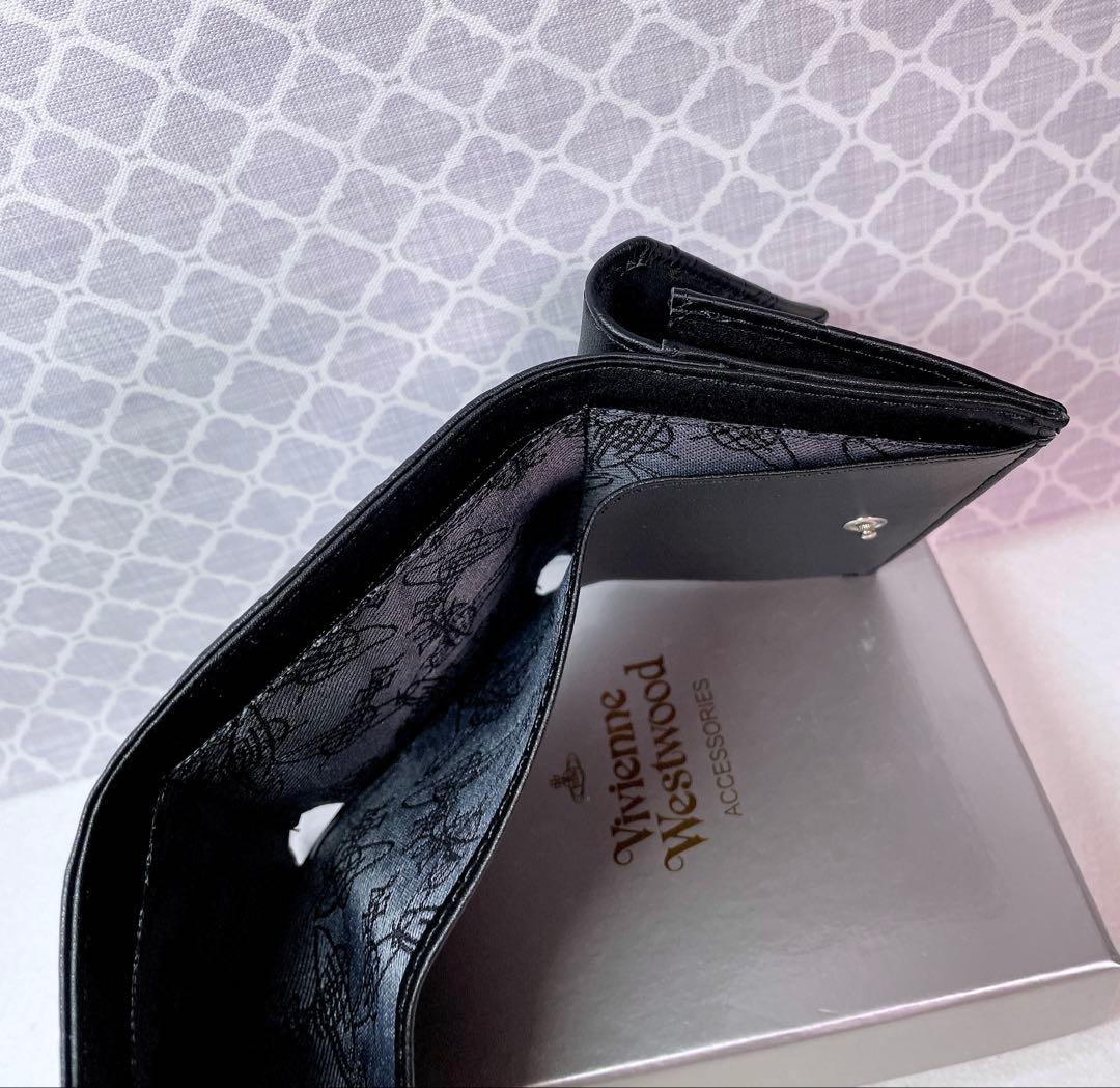 【内柄も素敵☆最新】Vivienne Westwood 三折り財布 マット 黒